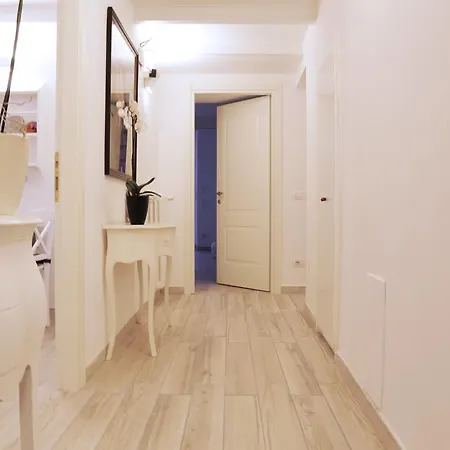 Carlotta Apartment *